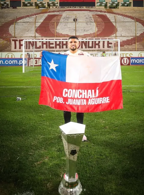 Rodrigo Ureña festeja uno de los títulos en el fútbol peruano con el recuerdo de su querido lugar donde creció. (Captura Instagram).