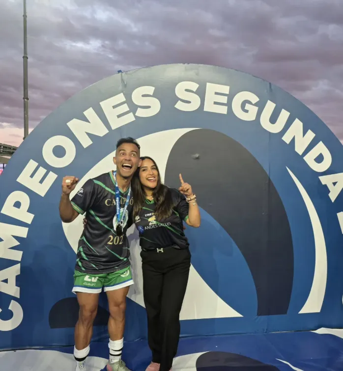 Reiner Castro festeja el título de Deportes Puerto Montt en La Liga 2D. (Captura Instagram).