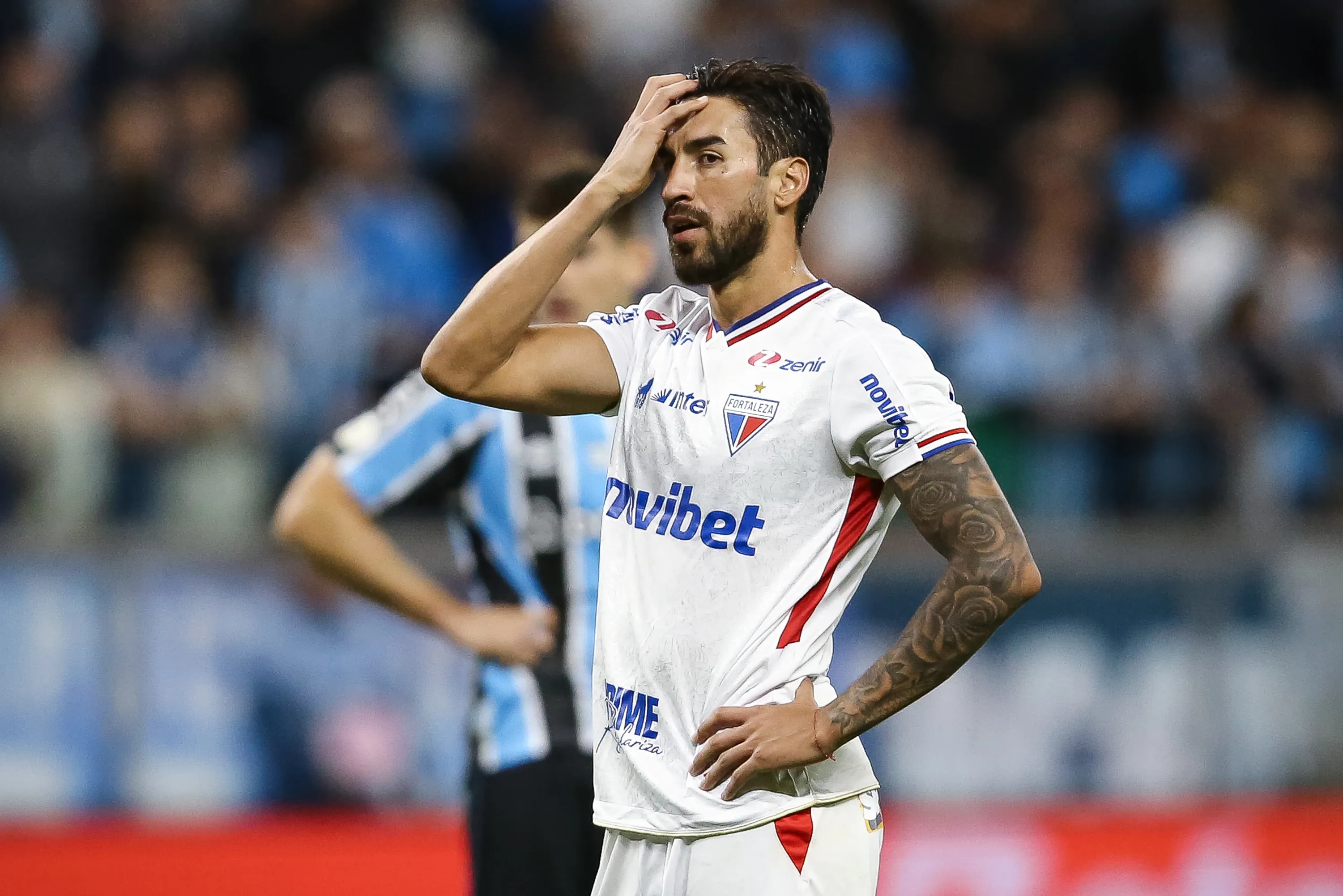 Los tres grandes del fútbol chileno irian tras Lucero para el 2026. (Foto: Pedro H. Tesch/Getty Images)