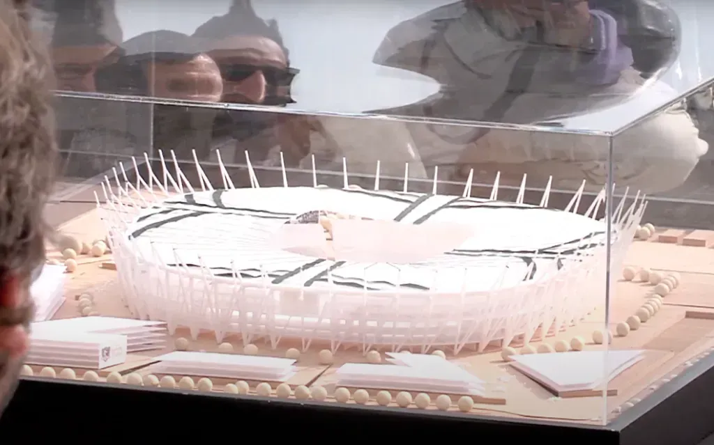 La maqueta presentada para el centenario y que ahora cambia en Colo Colo.