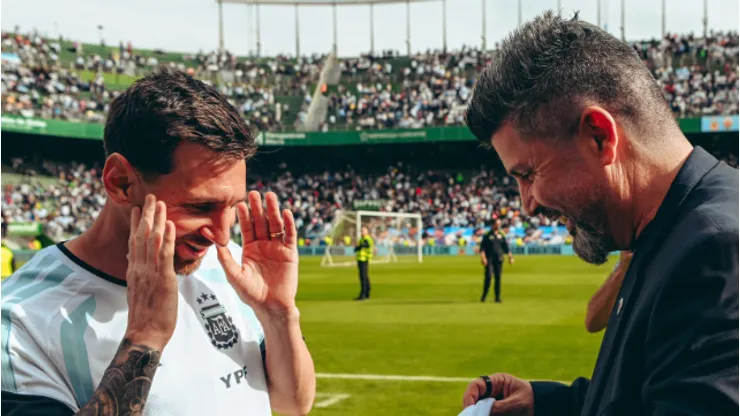 Lionel Messi quedó así cuando uno de los propietarios del Capo de Provincia le dio este regalo.