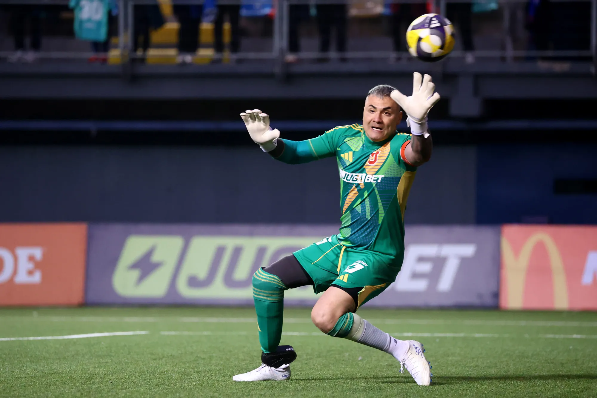 Campitos volvió a la cancha con prótesis en su duelo a beneficio y sigue entrenando con ilusión.
