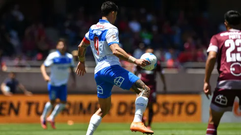 Zampedri lució un nuevo modelo de zapatos de fútbol en la Católica