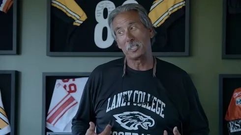 Entrenador que apareció en la serie de Netflix es atacado en su universidad.