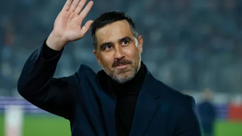 Claudio Bravo y su noble gesto en un vuelo nacional.