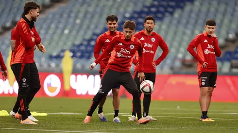 Iván Román se mete en el once titular de Chile.