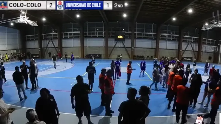El partido entre Colo Colo y la U no se pudo terminar, pero se jugará en otra fecha.