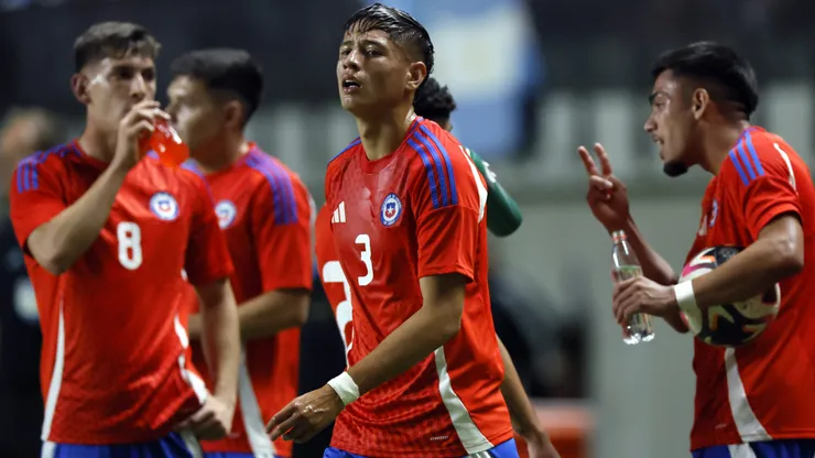 Iván Román se metió entre los titulares de la Roja vs Rusia.