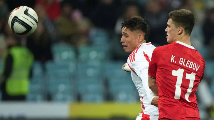 Iván Román jugó un gran partido ante Rusia.