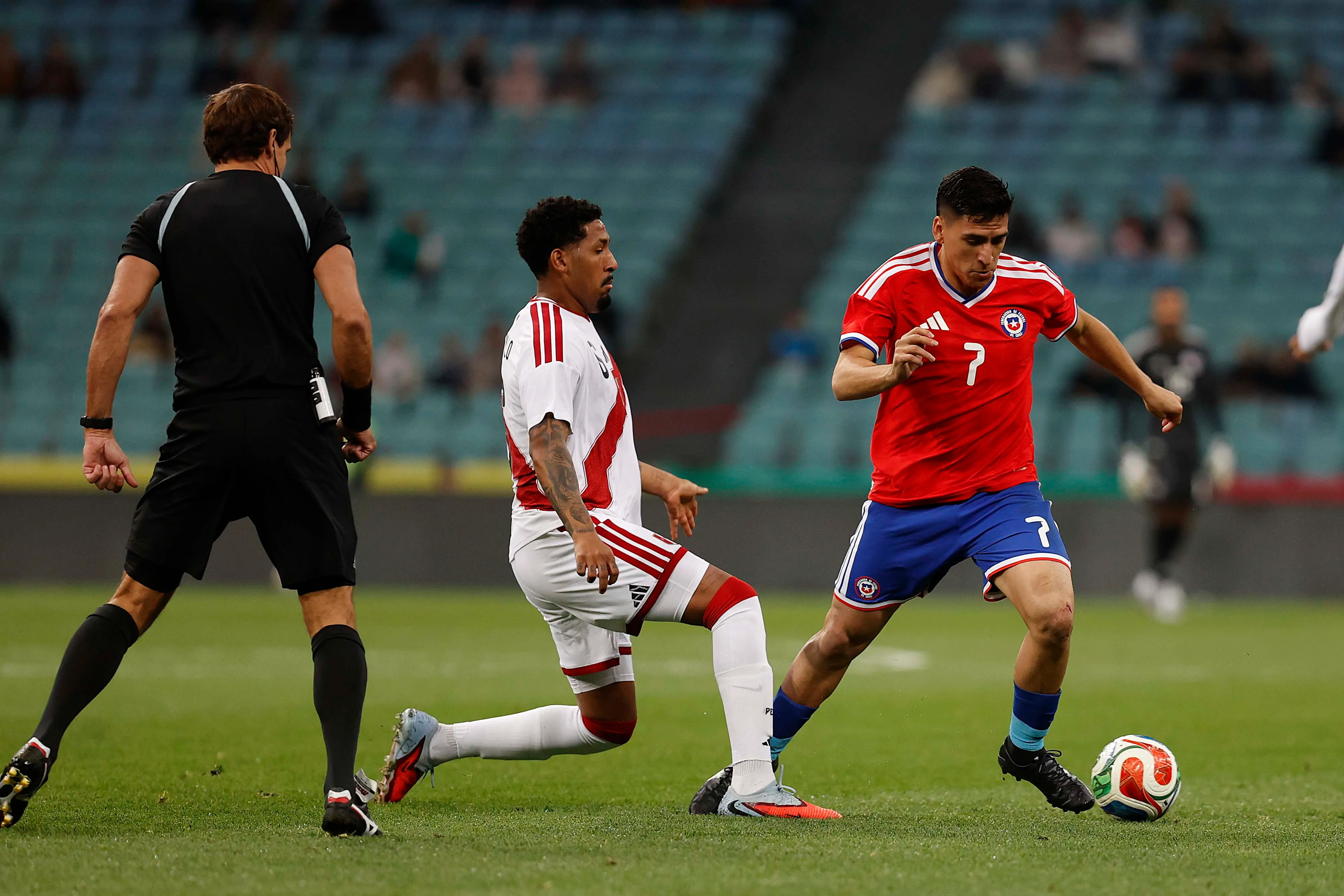 Chile le ganó a Perú en Rusia por 2-1