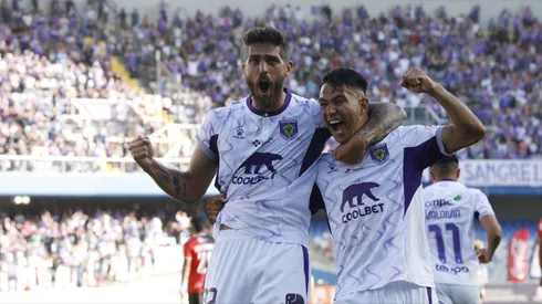 Joaquín Larrivey marcó un doblete en Concepción.