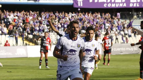 Larrivey marcó dos goles que acercan al Conce a semifinales.