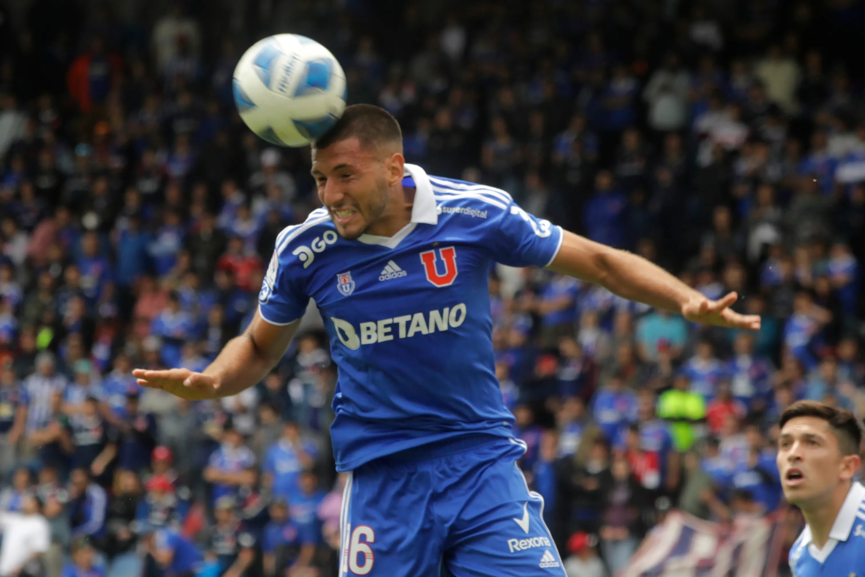 El jugador comenzó su carrera con los azules y habla de su deseo de regresar/Photosport