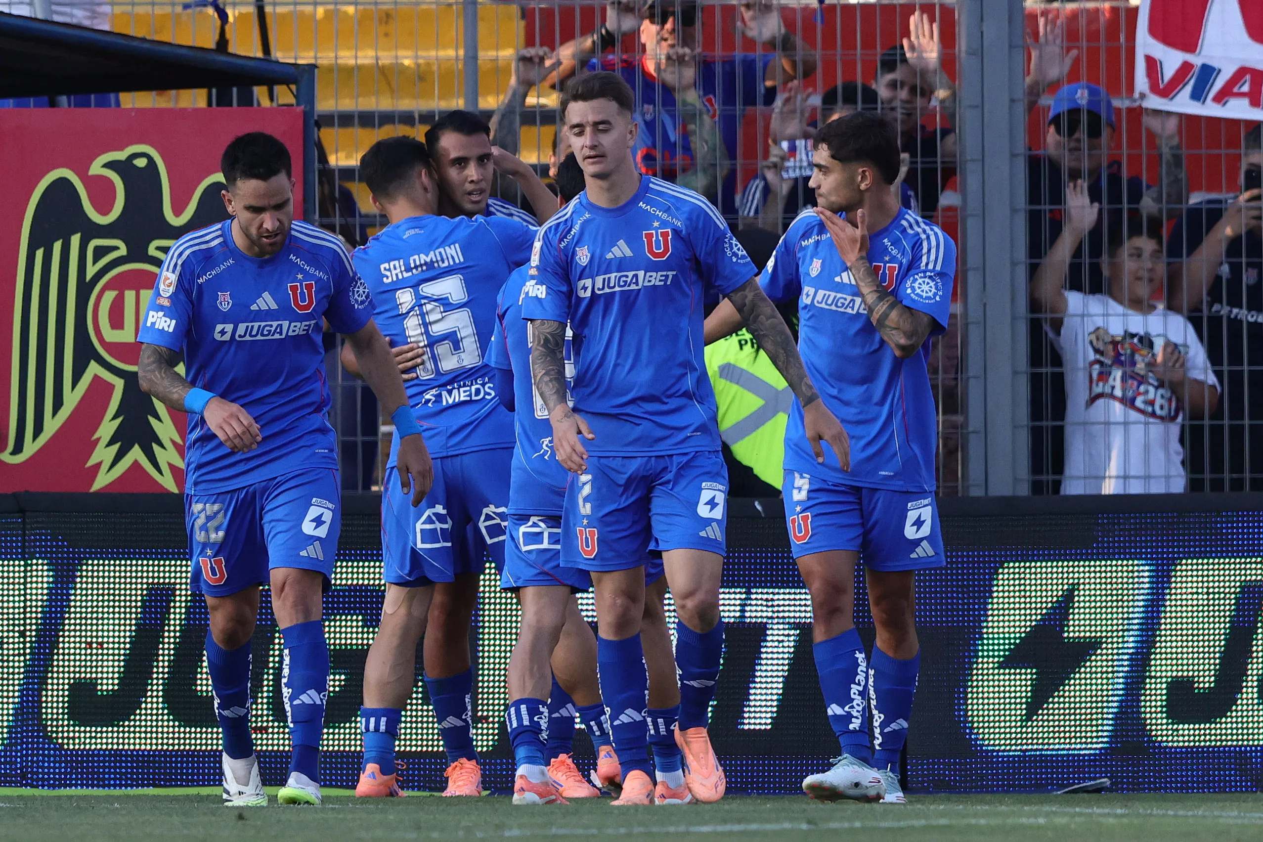La compra de Azul Azul también es seguida por las autoridades. Foto: Felipe Zanca/Photosport