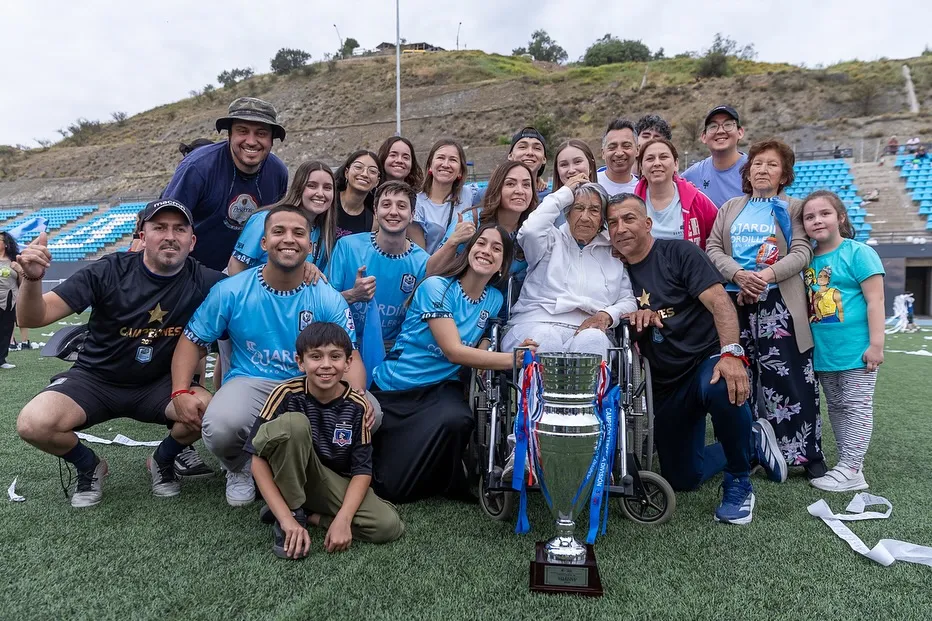 Cucho Salvatierra celebra el título de Tercera B