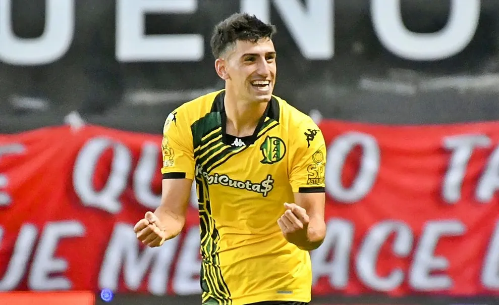 Justo Giani fue una de las buenas figuras de Aldosivi en esta temporada 2025. El volante seguido por Universidad Católica fue clave para que el Tiburón pudiese mantener la categoría en la Primera División del Fútbol Argentino. | Foto: Archivo.