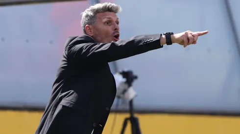 Fernando Ortiz dirigiendo a Colo Colo.