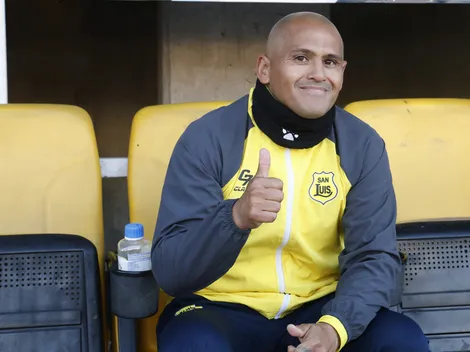 ¿Con un ex azul de ayudante? Suazo "listo" en su primera pega como DT