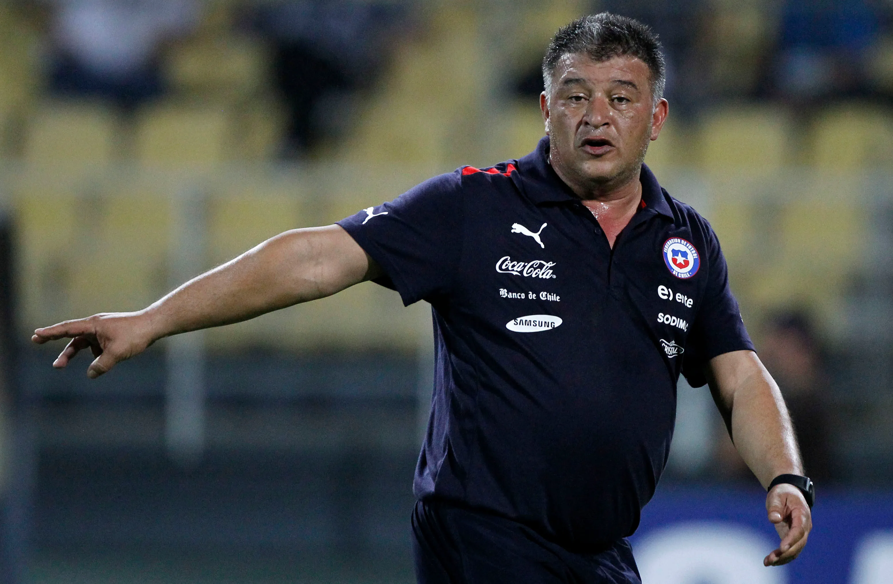 Claudio Borghi en su época de seleccionador de la Roja. (Andrés Piña | Photosport).