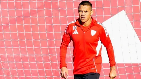 Alexis Sánchez volvió a entrenar en Sevilla.