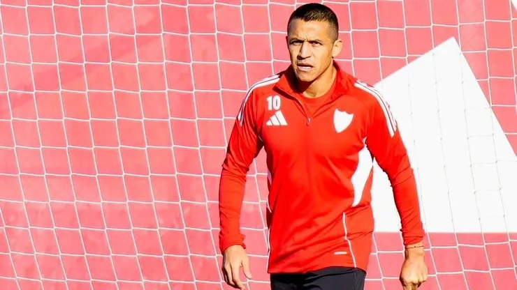 Alexis Sánchez volvió a entrenar en Sevilla.