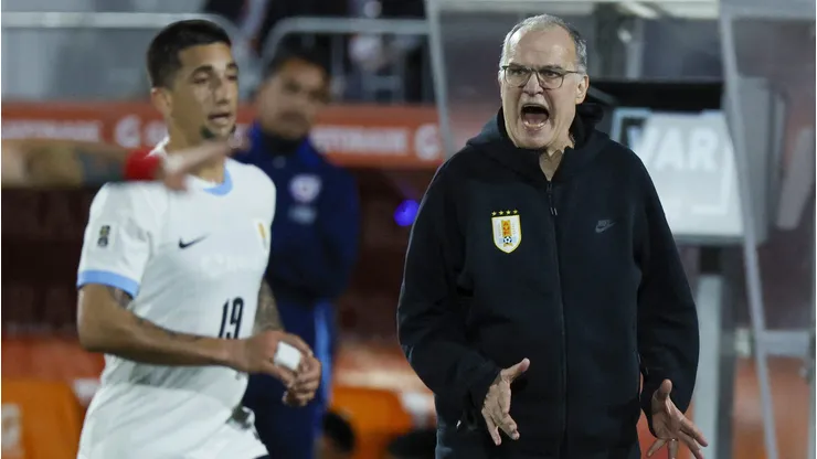 Bielsa responde a sus detractores en Uruguay