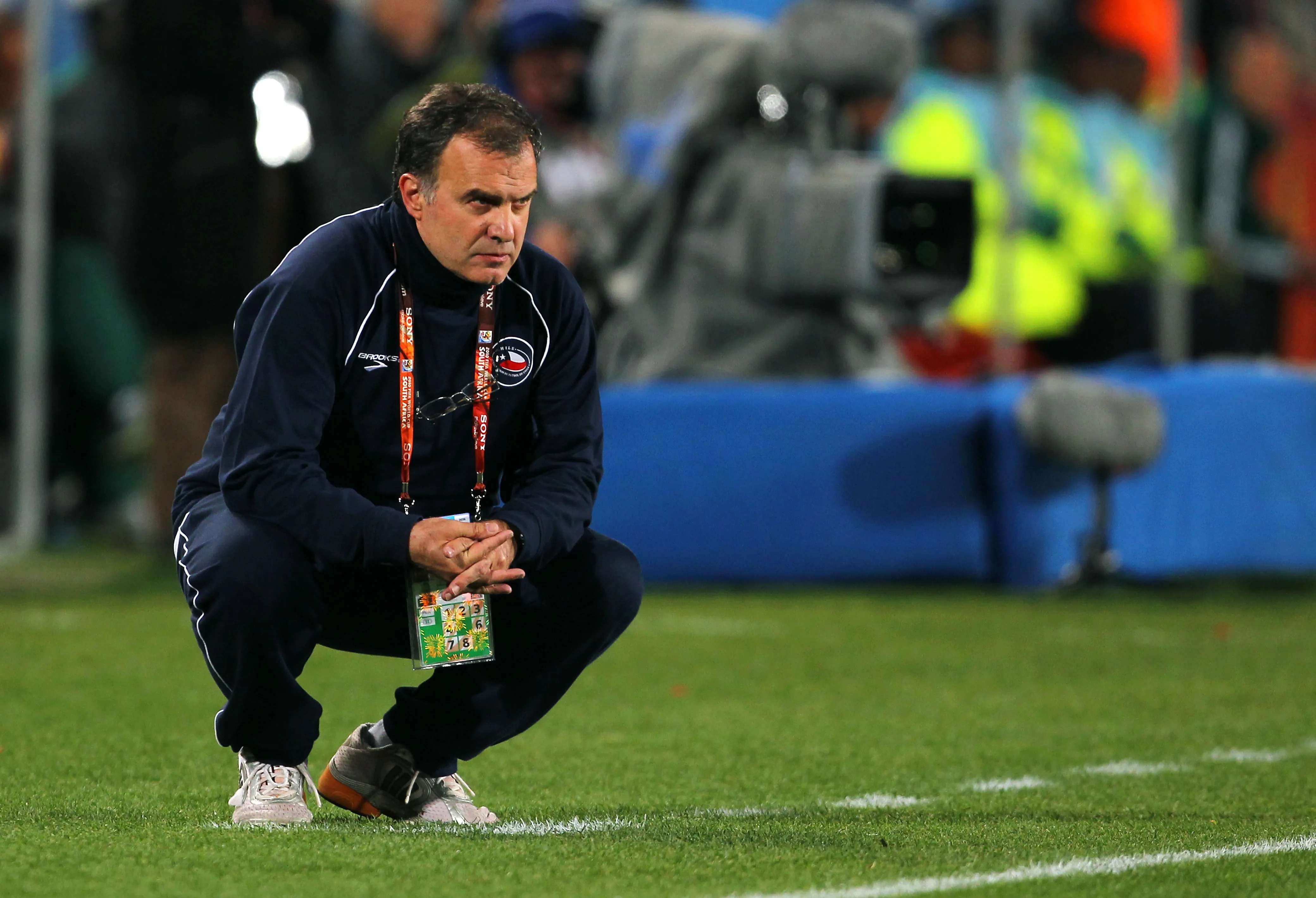 Bielsa en Chile: Johnny Herrera cree que es lo mejor que le podría pasar a La Roja y explica por qué no es imposible.