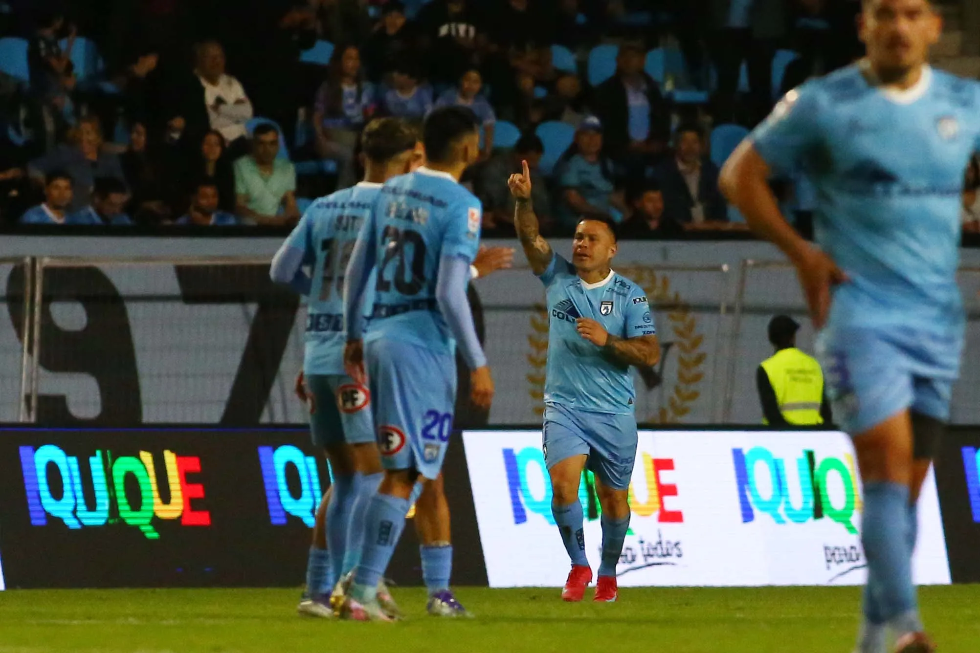 Así celebró Álvaro Ramos uno de sus dos goles al cuadro Minero. (Alex Diaz/Photosport).