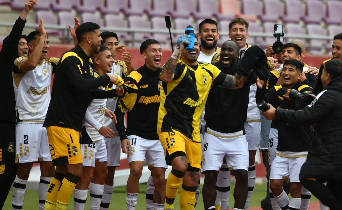 Coquimbo Unido remonta el clásico a La Serena e iguala al Ballet Azul