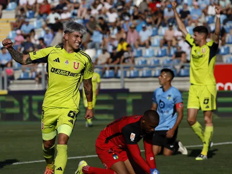 Juega en el extranjero y fue a ver a la U vs O'Higgins a la barra azul