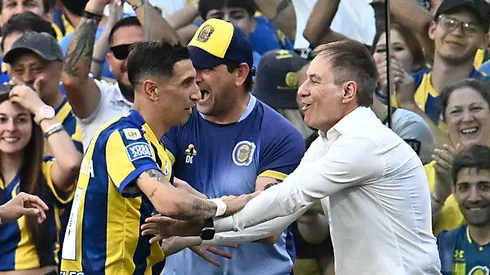 Ariel Holan junto a Ángel di María, capitán y figura de Rosario Central.
