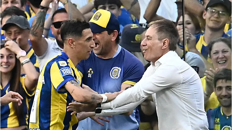 Ariel Holan junto a Ángel di María, capitán y figura de Rosario Central.