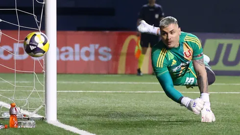 Campos sigue disfrutando bajo los tres palos.