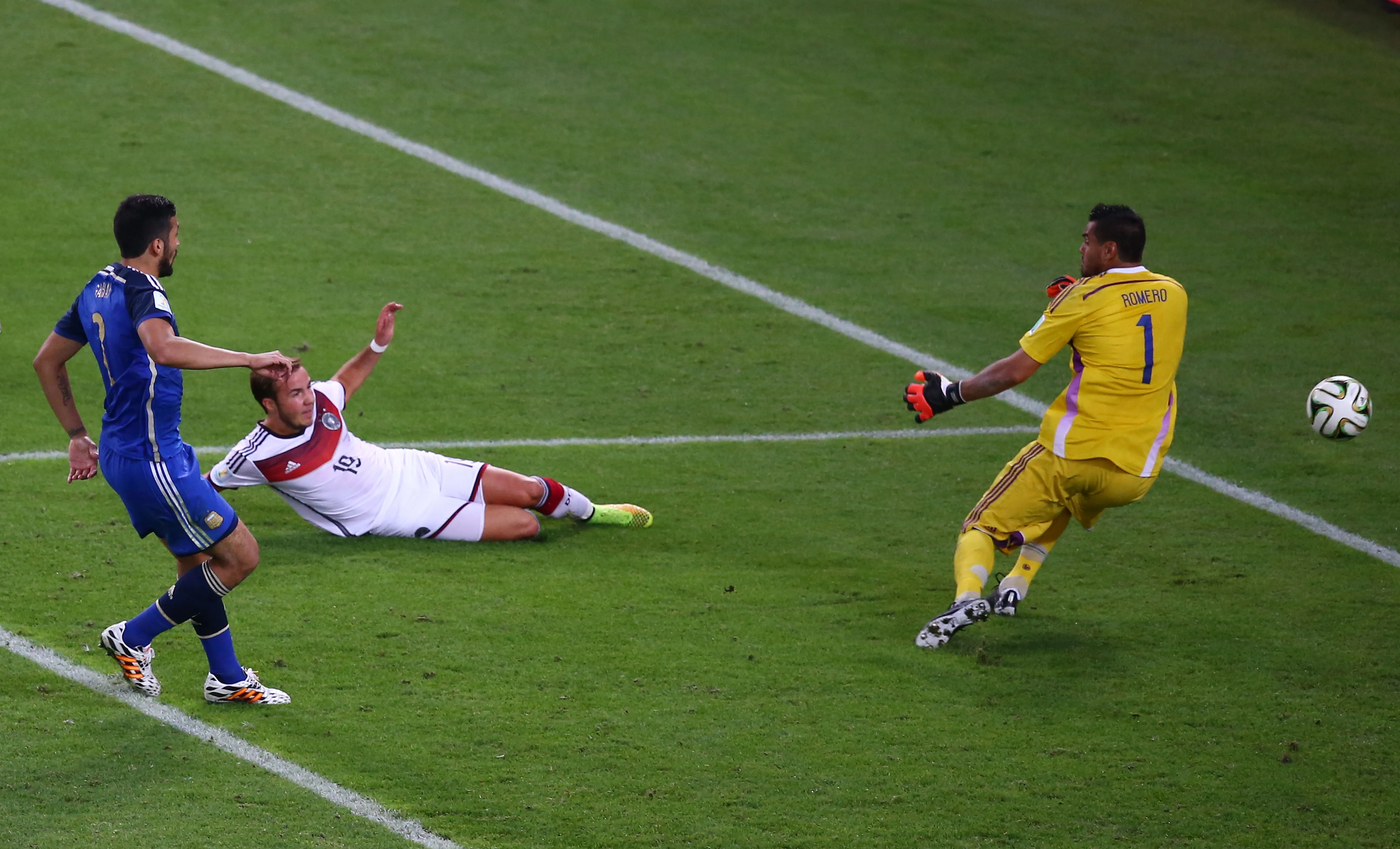 Ezequiel Garay fue mundialista con Argentina en Brasil 2014. Fueron subcampeones tras perder con Alemania 1-0. (Robert Cianflone/Getty Images).