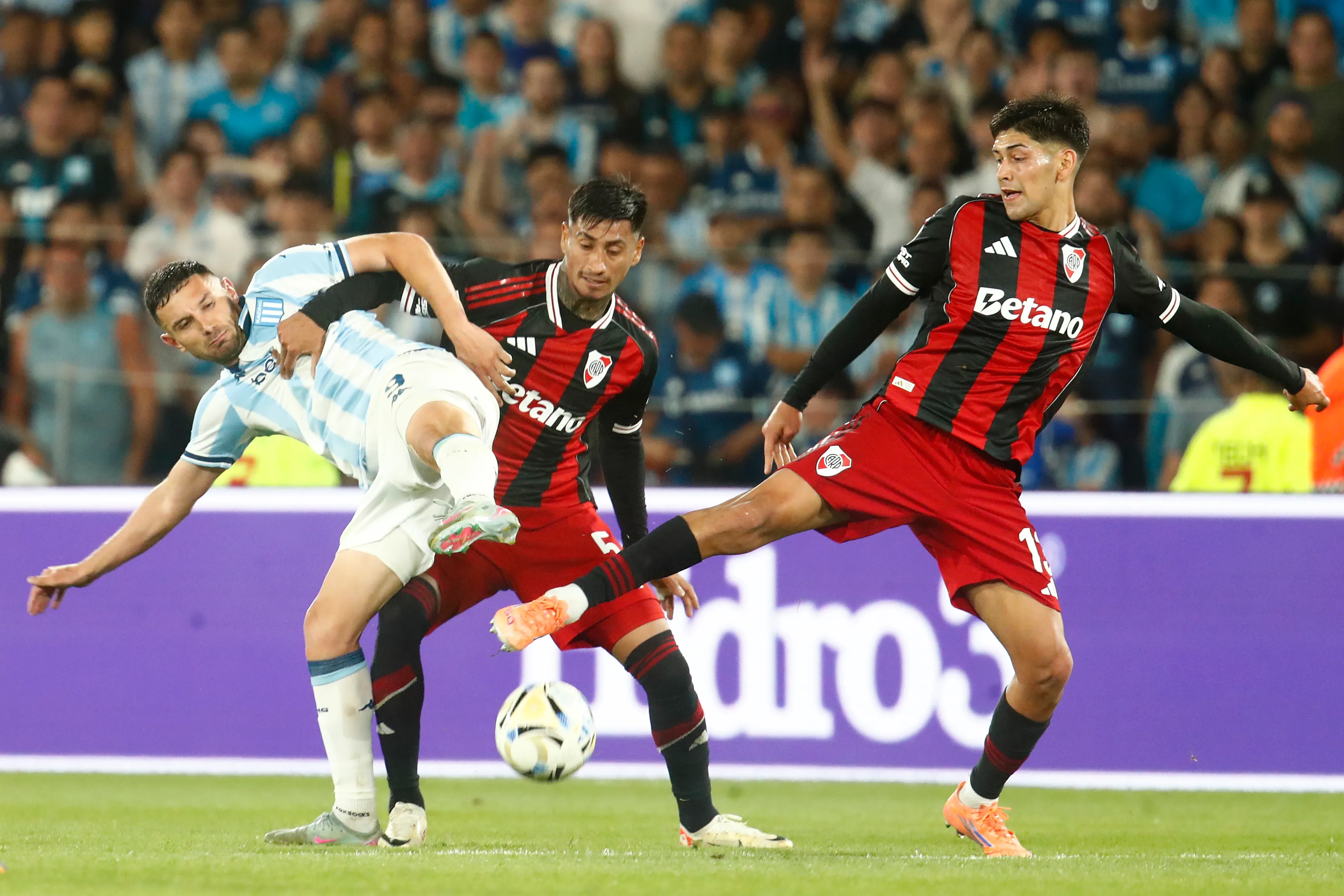 River Plate fue de fracaso en fracaso y perdió ante Racing. (Photo by Marcos Brindicci/Getty Images)
