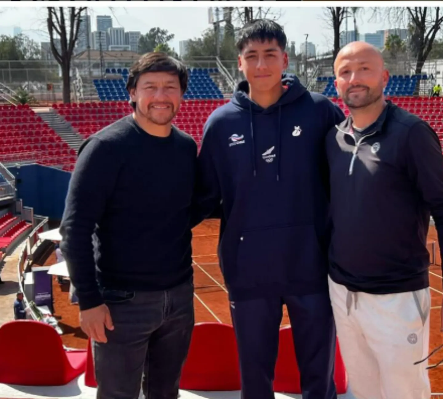 Mario Núñez celebra el momento de Daniel Núñez.