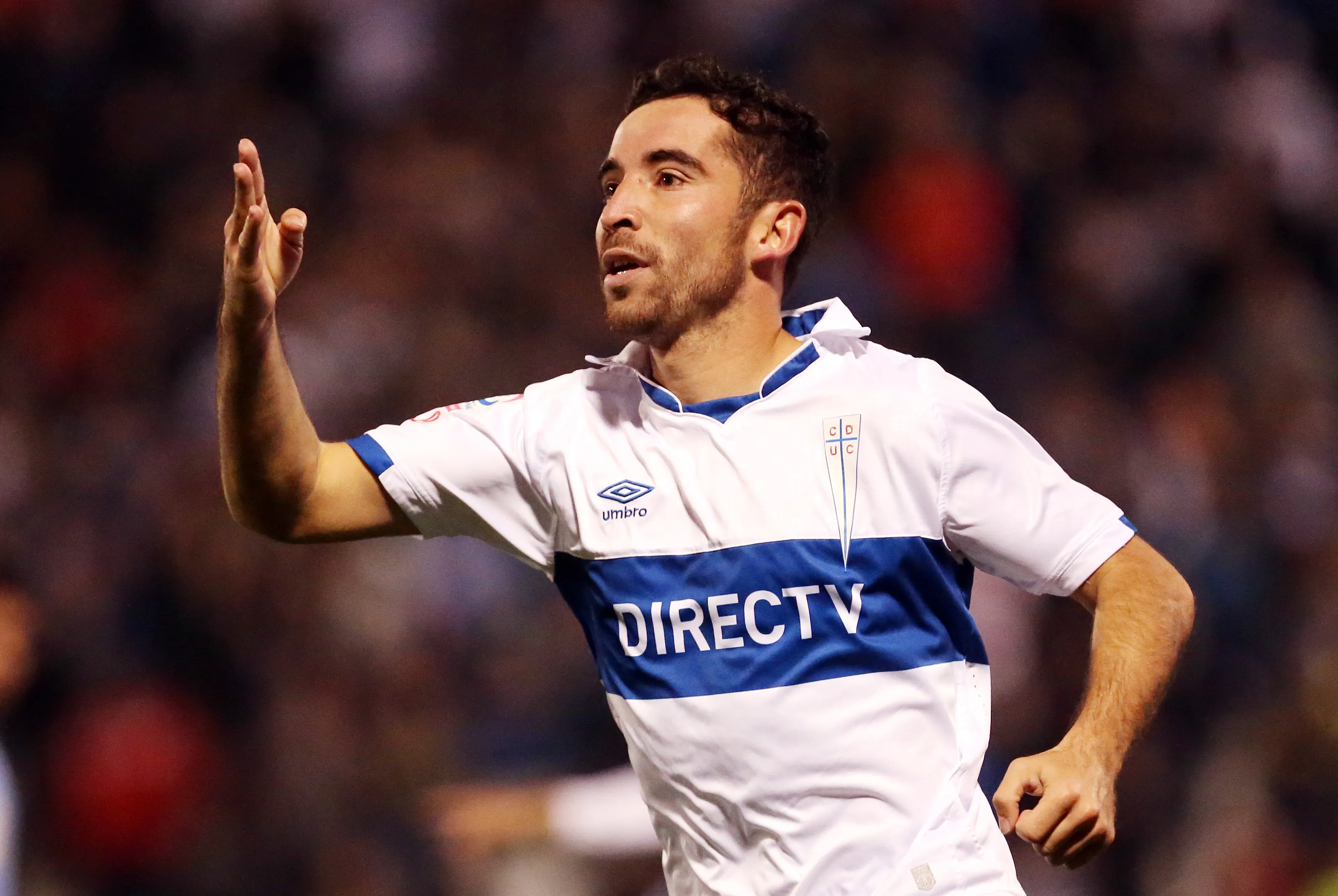 El jugador confirmó que se retira del fútbol a los 38 años/Photosport