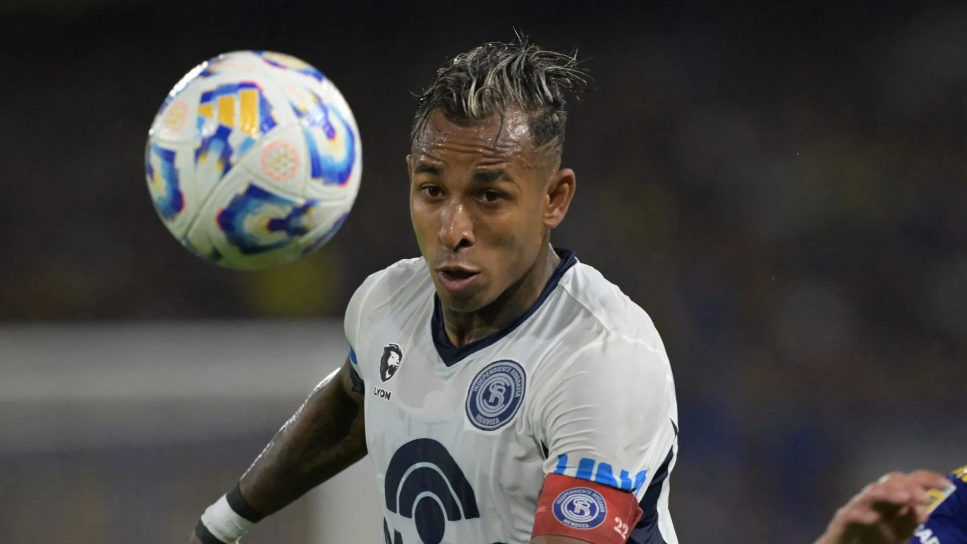 Sebastián Villa logró recuperar su nivel en Independiente Rivadavia. ¿Se volverá a dar el interés de Colo Colo para el 2026? | Foto: Archivo.