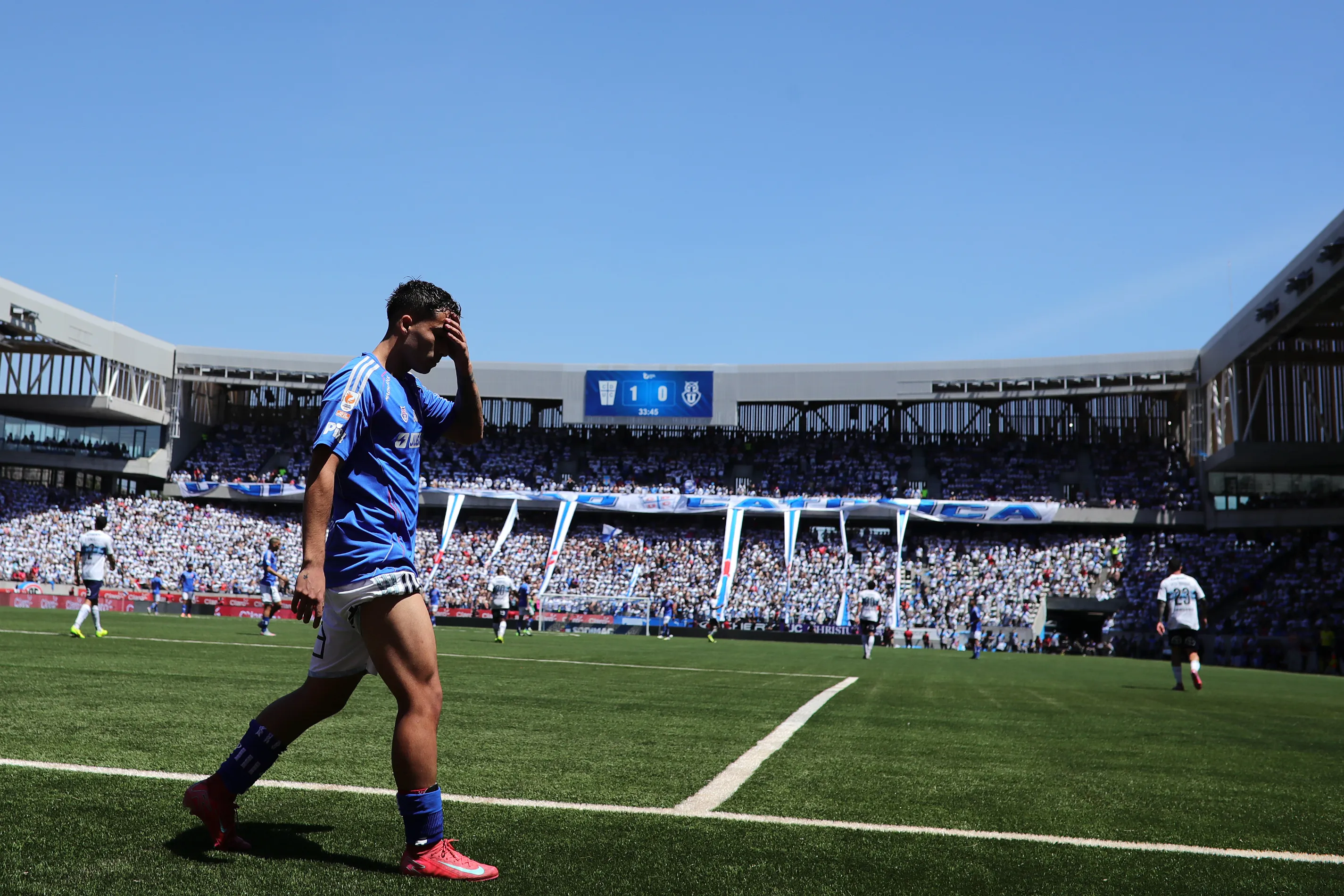 Lucas Assadi se lesionó en el Clásico Universitario. Foto: Felipe Zanca/Photosport