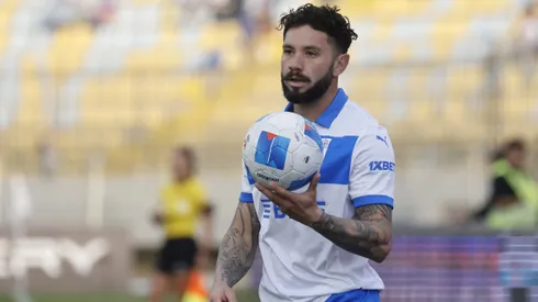 Eugenio Mena aún no define su futuro en la Franja.