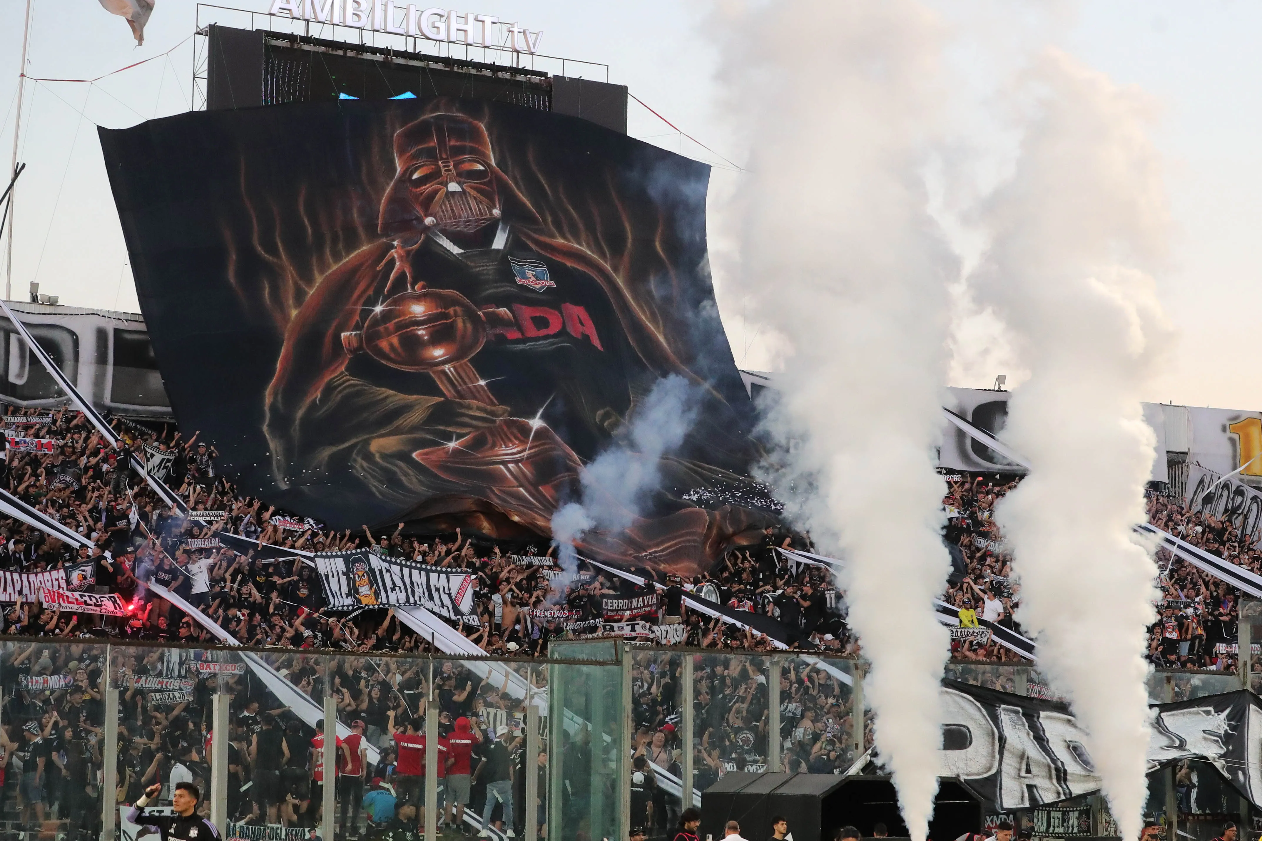 Un grupo de hinchas de Colo Colo quiere despedir el 2025 con una salida histórica. | Foto: Photosport.