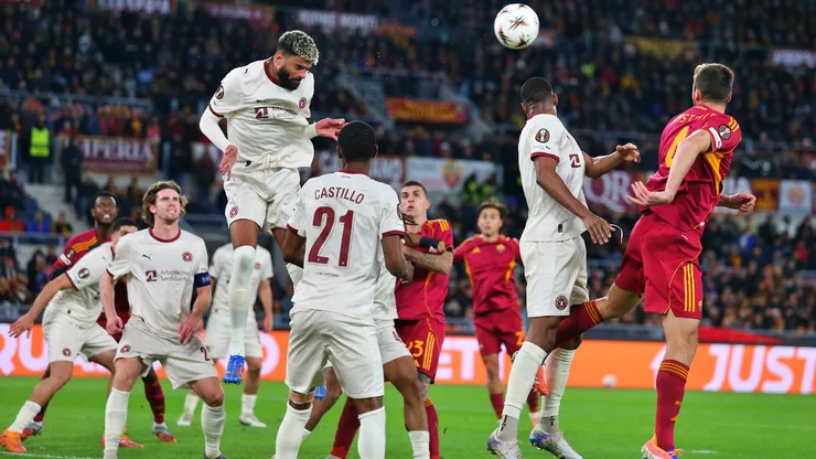 Midtjylland de Darío Osorio no pudo mantener su invicto ante la Roma.