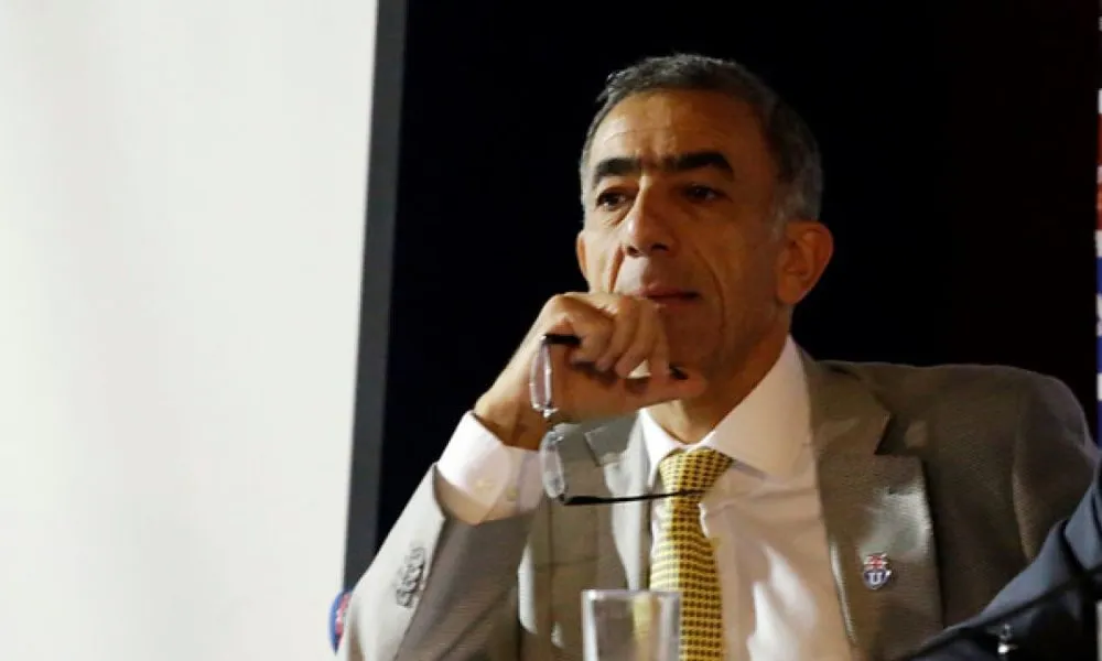 De Tezanos responde duro a Sabino Aguad en medio de la crisis de Unión Española.