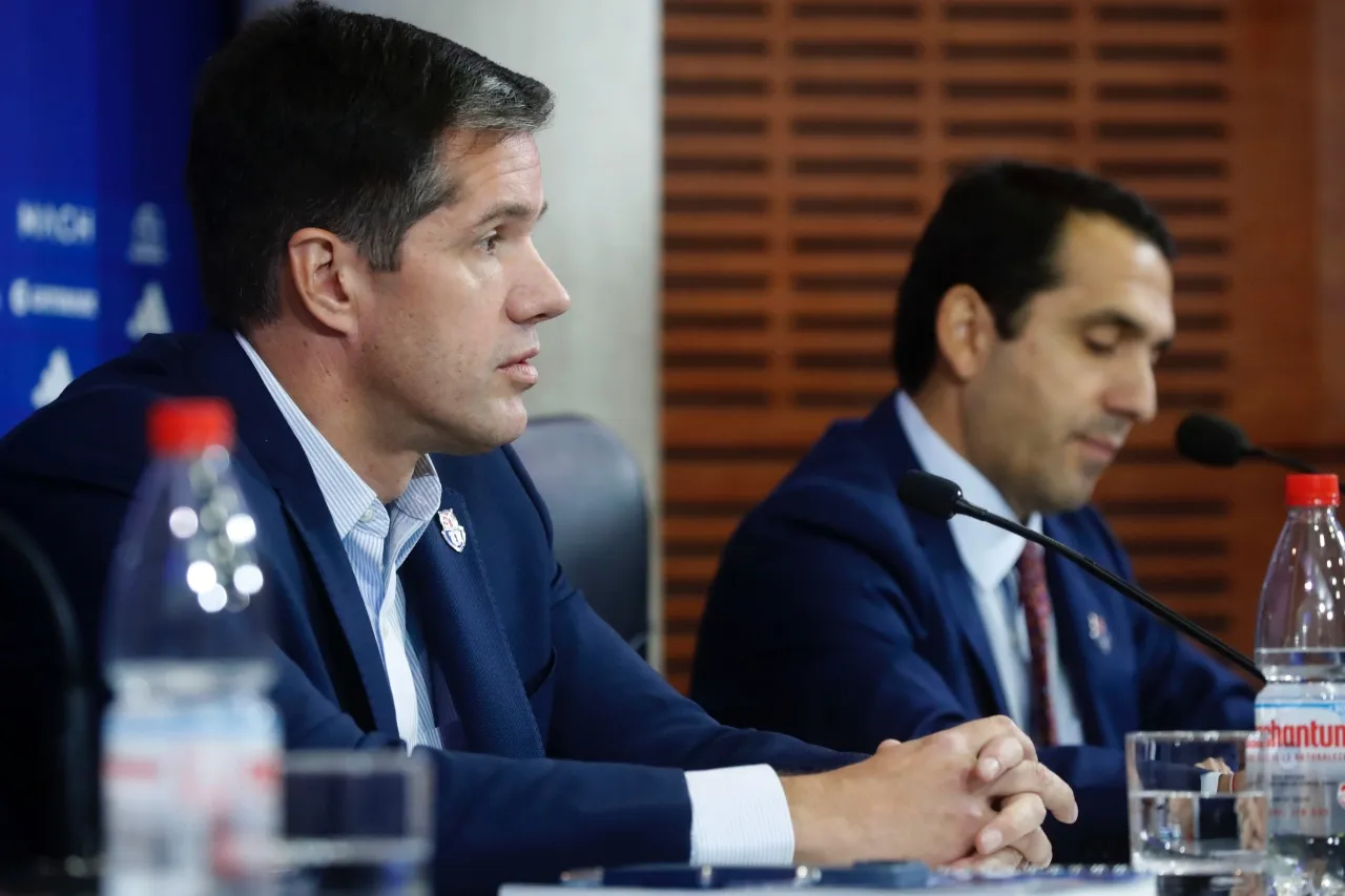 Michael Clark vive jornadas claves para su futuro como presidente de Azul Azul (Photosport)