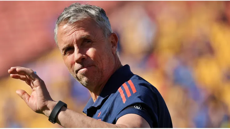 Álvarez no seguirá siendo entrenador de Universidad de Chile.