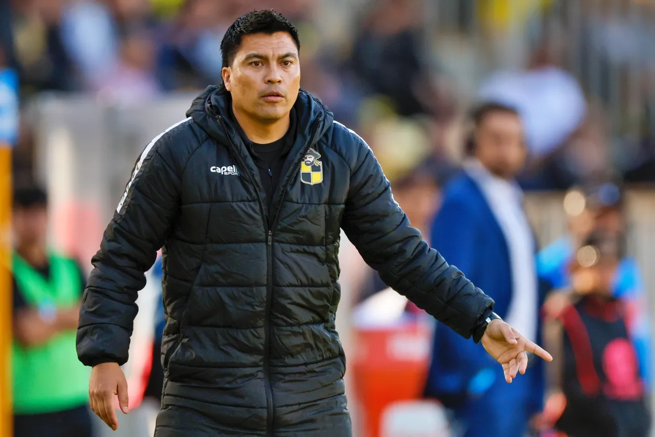 Esteban González seguirá como entrenador en Coquimbo hasta fines de 2027 (Photosport)