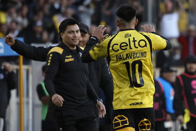 El Querétaro puso sus ojos en Esteban González, DT campeón con Coquimbo: hay oferta formal.