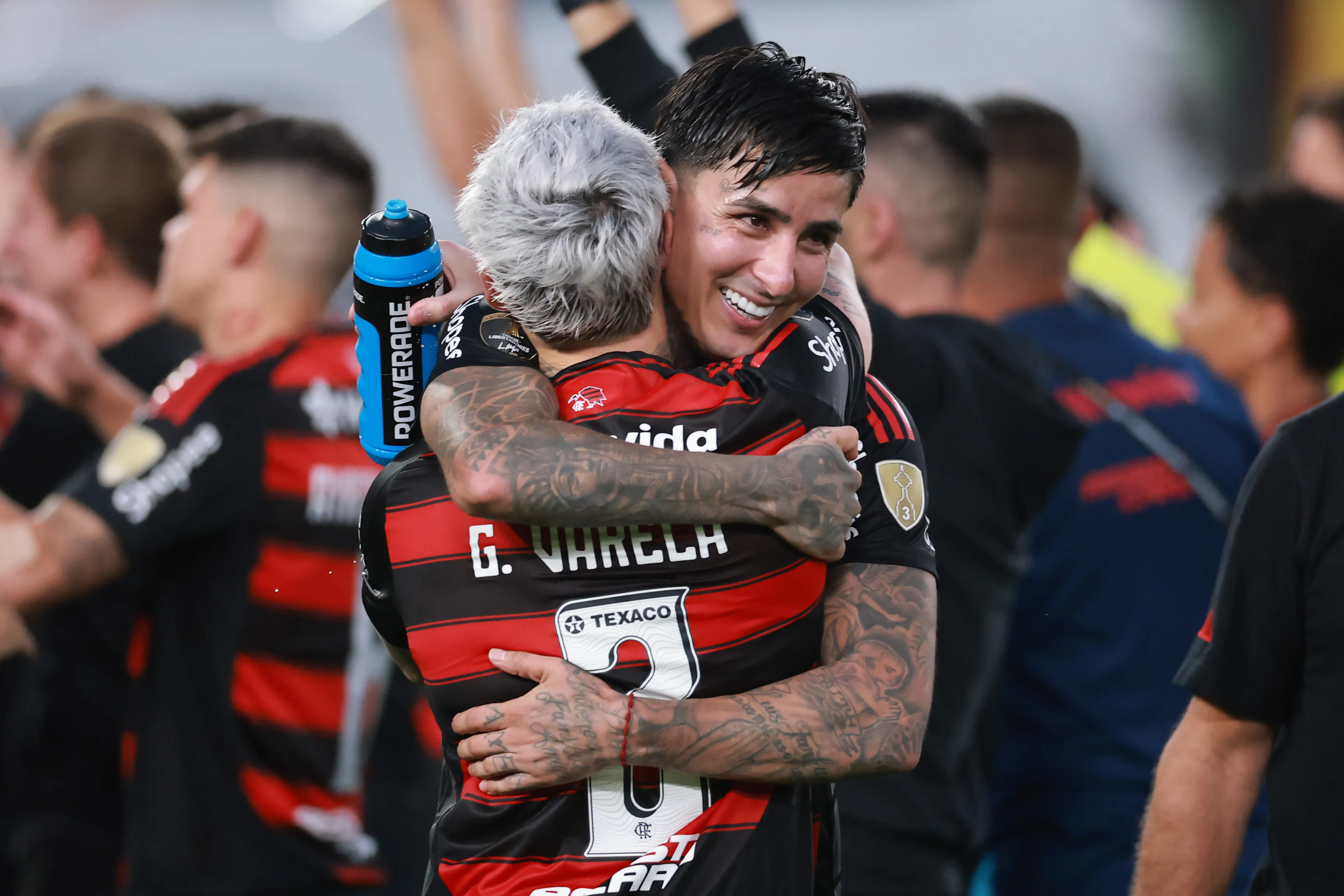 Erick Pulgar casi se viste de villano | Photosport