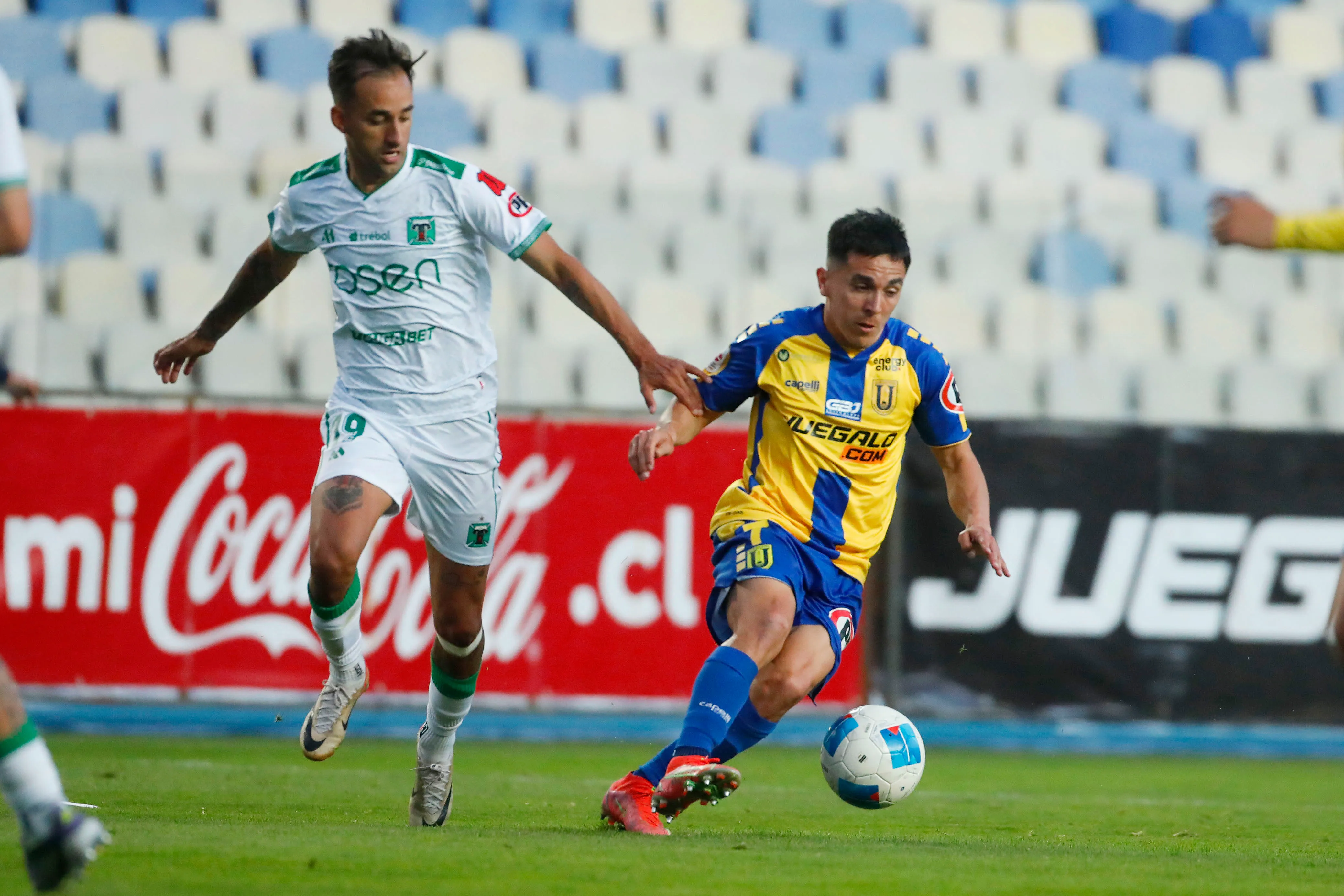 Sebastián Molina, jugando por la U. de Concepción, contra Temuco, su equipo para la temporada 2026. (Foto: Marco Vázquez/Photosport)
