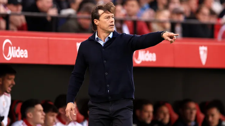 Matías Almeyda está molesto por el rendimiento de Sevilla.